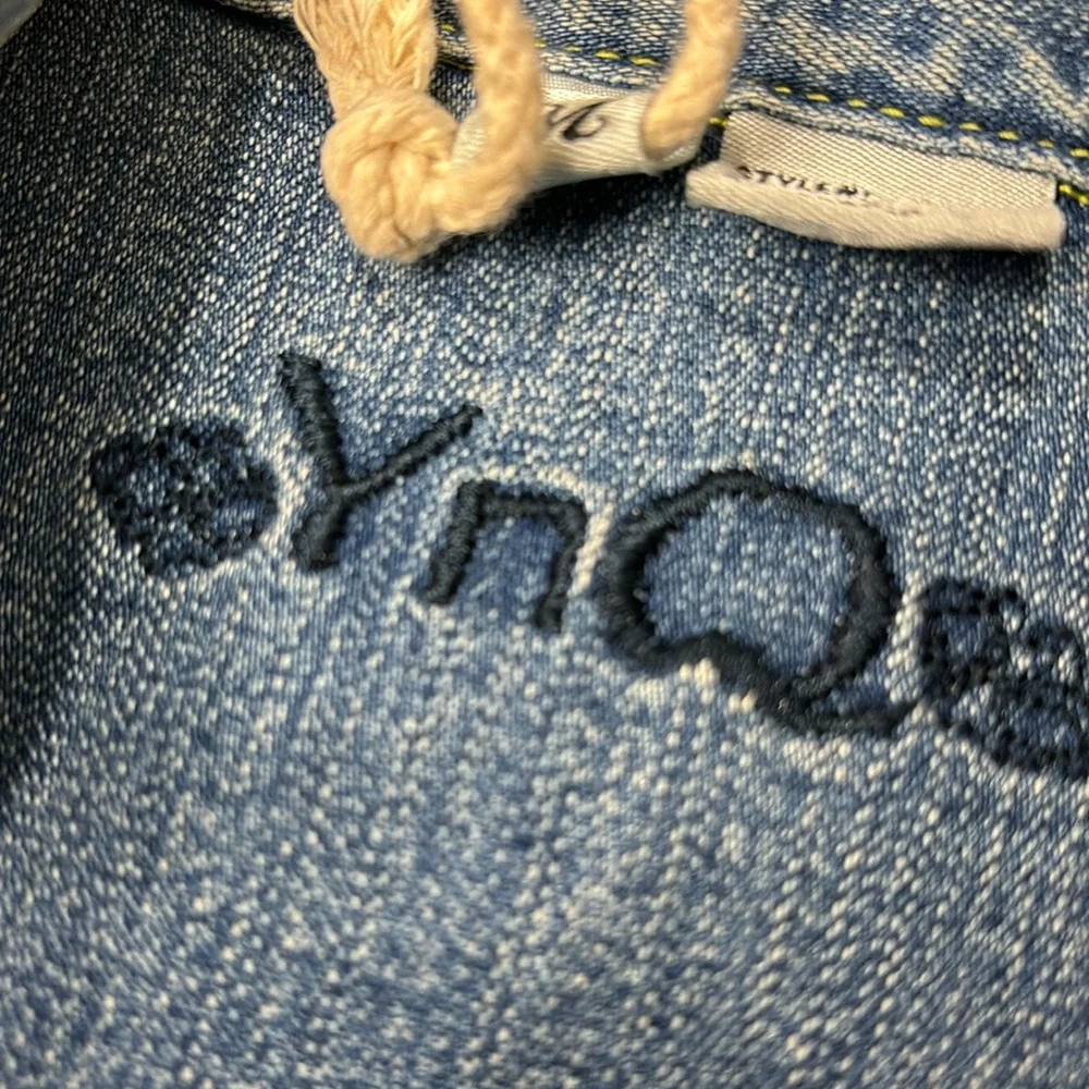 NWT YnQ Signature Distressed Cropped Denim Jacket Medium Blue Jean Jacket Trendy - Picture 11 of 16